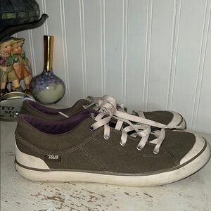 Teva freewheel Olive Green Sneakers size 10